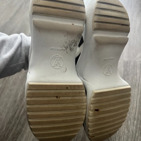 Louis Vuitton Archlight Sneakers - Picture 6 of 6